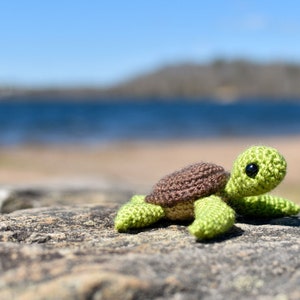 Mini Sea Turtle Amigurumi Pattern - Easy Crochet Keychain Pattern