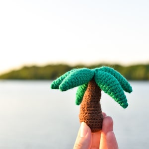 Crochet Palm Tree Amigurumi Keychain Pattern