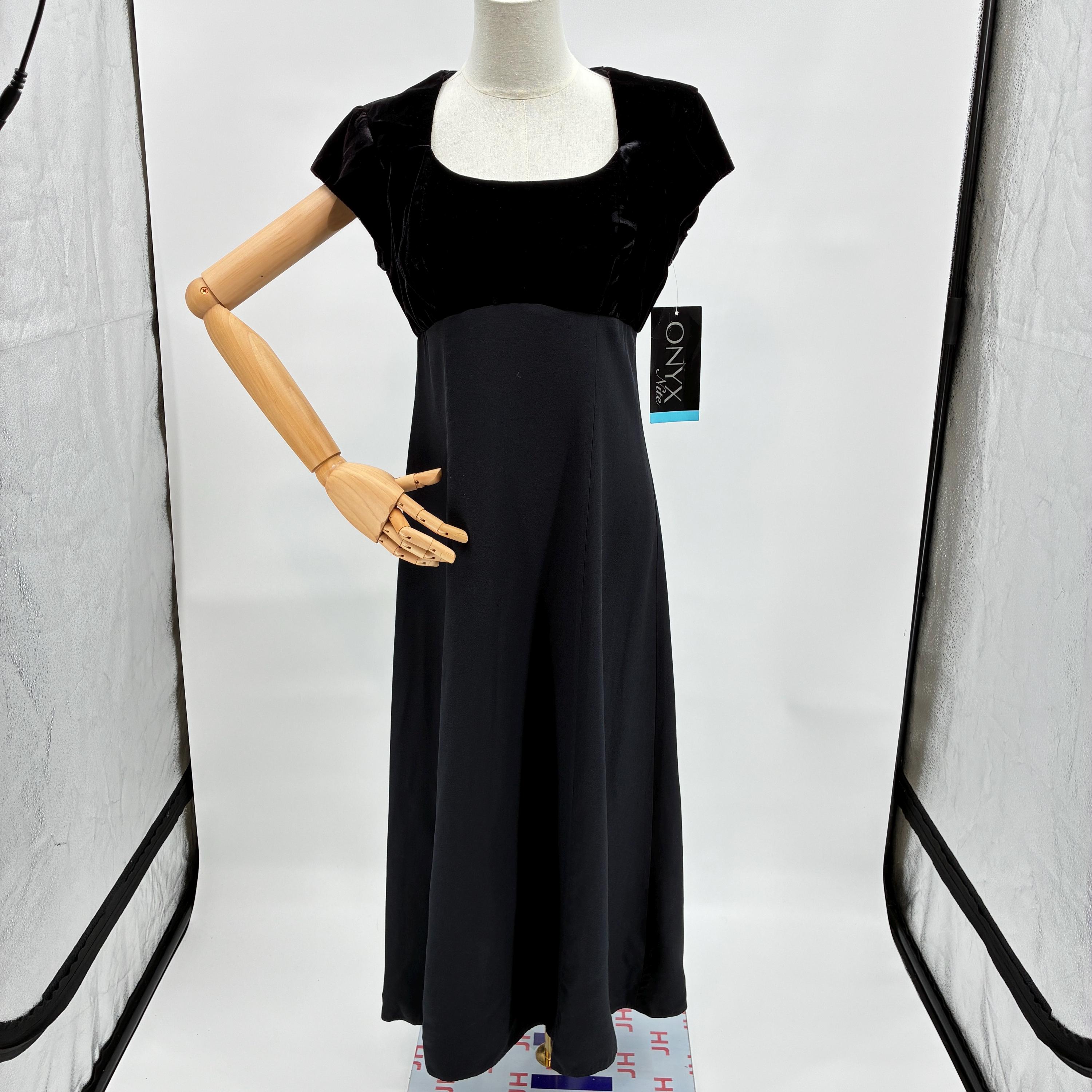 chinese dress ladies Onyx Cluny Lace Dress main image 0