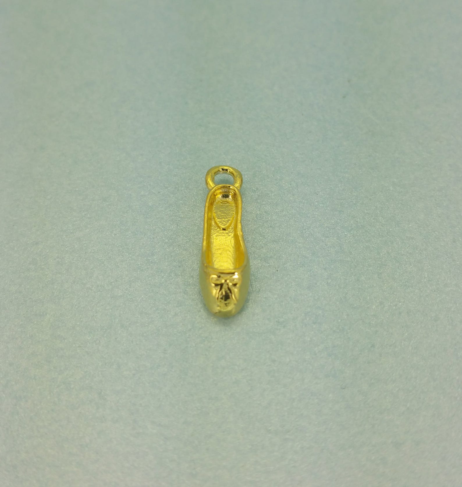 gold vermeil ballet slipper/shoe charm. delicate gold vermeil ballet slipper, perfect for a necklace or pendant.