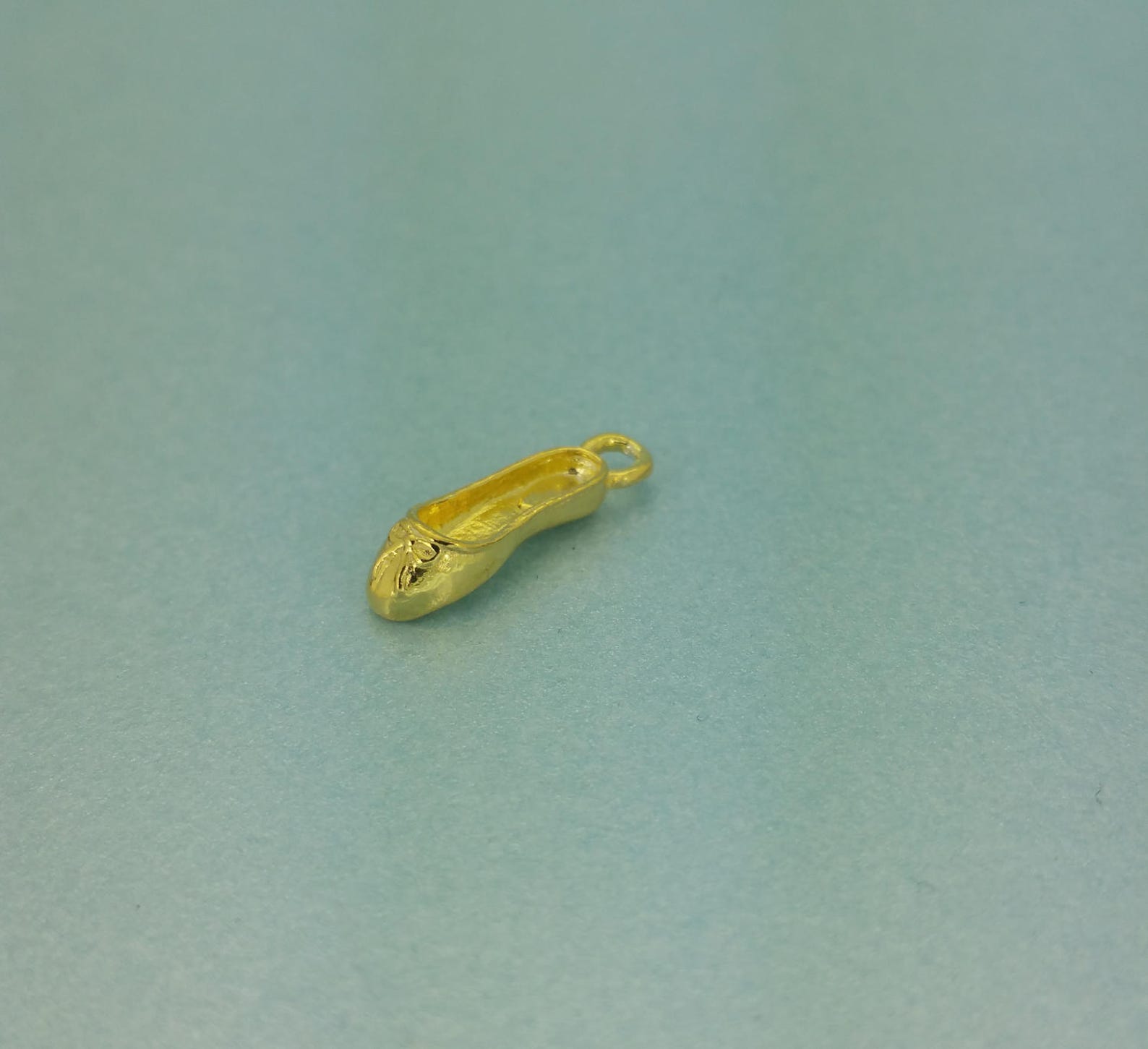gold vermeil ballet slipper/shoe charm. delicate gold vermeil ballet slipper, perfect for a necklace or pendant.