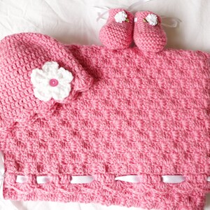 Crochet baby hat, booties and blanket