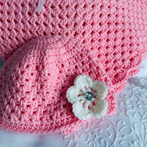 Poncho and hat for girls 3-4 year old! The color is mid pink.