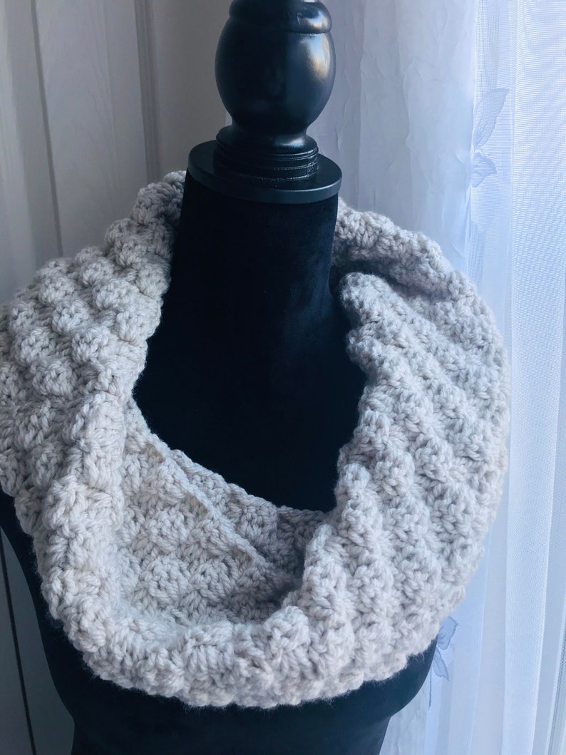 cowl Scarf color is light grey!