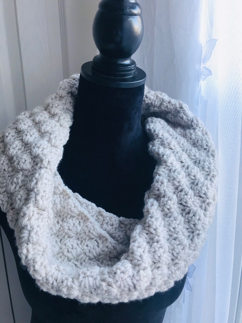 cowl Scarf color is light grey!