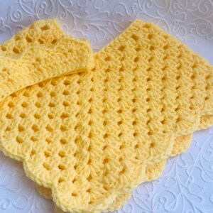 Baby poncho! Crochet baby poncho and baby crown ! Yellow color. Ready to ship!