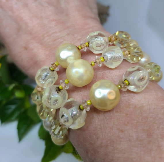 Lovely Pastel Yellow and Pearl Beaded Wire Wrap B… - image 4