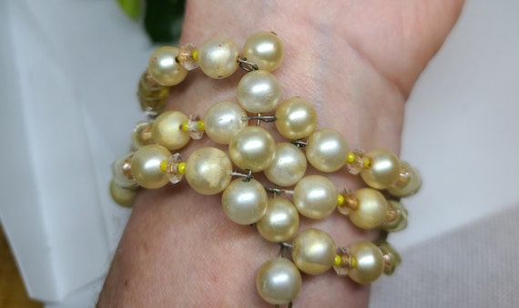 Lovely Pastel Yellow and Pearl Beaded Wire Wrap B… - image 6