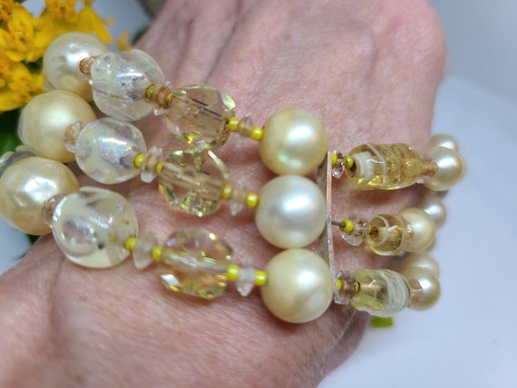 Lovely Pastel Yellow and Pearl Beaded Wire Wrap B… - image 7