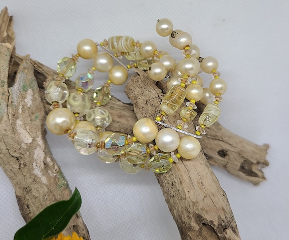 Lovely Pastel Yellow and Pearl Beaded Wire Wrap B… - image 5