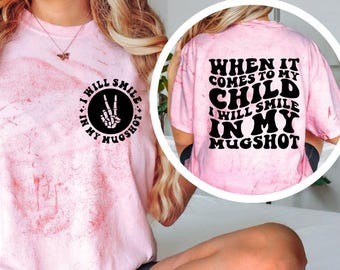 Wenn es um mein Kind geht, werde ich in meinem Mugshot-Shirt lächeln, lustiges Mutter-Shirt, schützende Mutter-T-Stück, sarkastisches Mutter-Leben-Grafik-T-Shirt