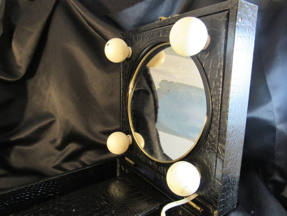 Vintage Dunston Leather Lighted Makeup Case with … - image 2