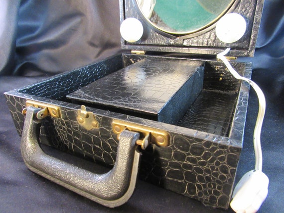 Vintage Dunston Leather Lighted Makeup Case with … - image 3