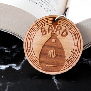 Bard Engraved Wooden Charm — D&D