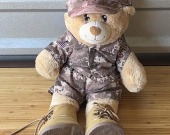 Oso de peluche BABW con traje de camuflaje militar estadounidense de 40 cm (16 pulgadas) de Build A Bear