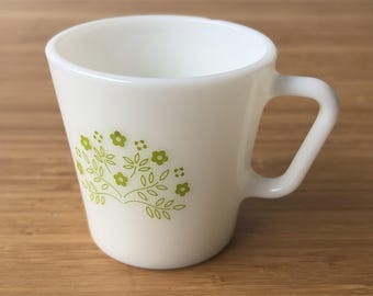 Taza de café o jarra de vidrio opalino vintage PYREX, impresión de verano en color verde melón 1410