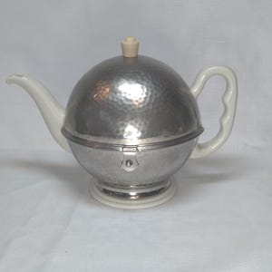 Baucher Lizenz Thermisol Teapot Bavaria Hammered Metal & Porcelain
