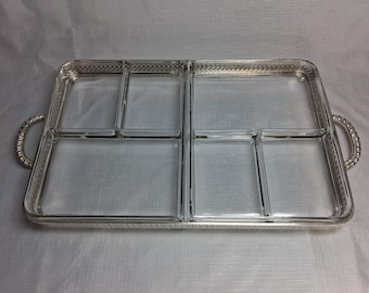 Bandeja para aperitivos elegante y formal de cristal y plata.