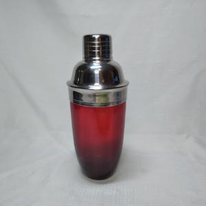 ロイヤルルビーレッドガラス製カクテルシェーカー（アンカーホッキング社製）