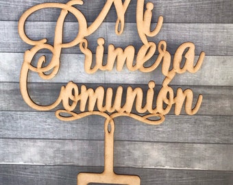 Cake Topper o Topper para Centro de Mesa Floral "Mi Primera Comunión” de Madera MDF mide 11 3/4 pulgadas de alto