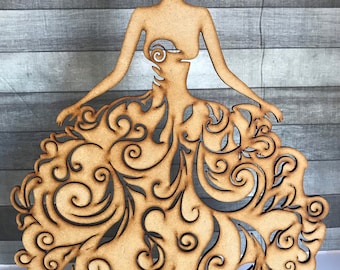 Centro de Mesa Quinceañera hecha de Madera MDF en medida 11 3/4 pulgadas de alto en color rústico