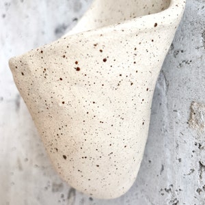 Stoneware Wall Pocket Planter Wall Hanging Succulent Planter Flower Pot Hanging Plant Holder Vase Wallvase Bowl image 4