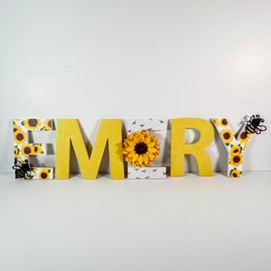 Letras de girasol para habitación infantil. Decoración para habitación de niña. Letras personalizadas. Decoración para baby shower. Letras de cumpleaños con temática de girasol.