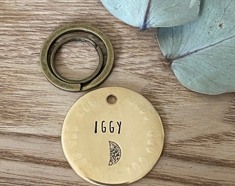Hondenpenning, hondenpenningen voor honden, gepersonaliseerde hondenpenning, identificatietag huisdier, aangepaste hondenpenning, dierbenodigdheden, handgestempeld hondenpenning, metalen hondenpenning maansterren
