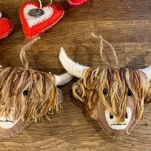 A beautiful hand sewn felt Scottish Highland Coo, Cow it is approximately 6.5 inches wide. One supplied Decoration, gift, country, farm,