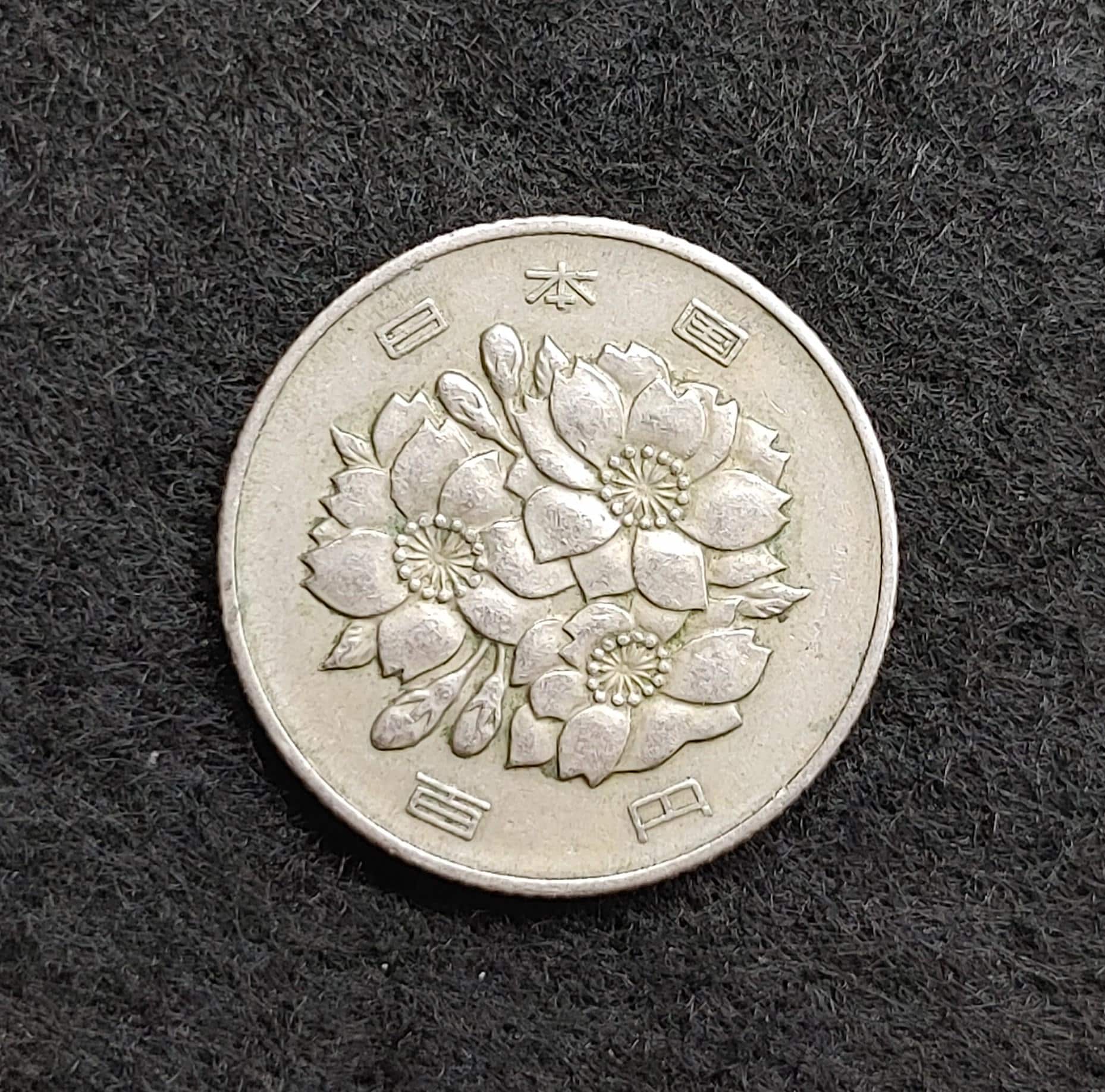 Japanese 1967 Coin, 100 Yen, Showa Year 42, Emperor Hirohito's