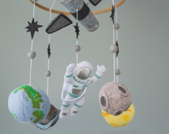 Space Mobile for crib - Rocket Astronaut baby boy nursery decor - Felt Galaxy and Planets Mobile - Baby Shower Gift Project Hail Mary