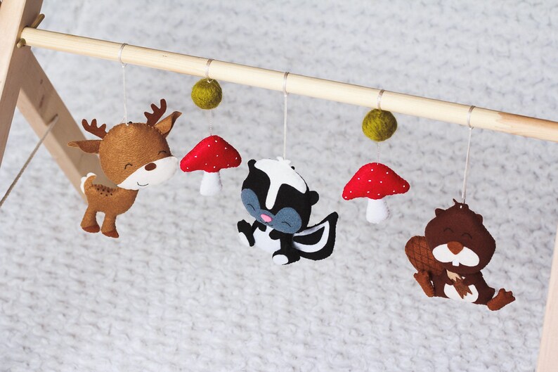 Forest Hanging toys set Baby gym toys set for newborns Woodland nursery decor Felt animals Deer Skunk Activity gym Baby shower gift for baby image 7