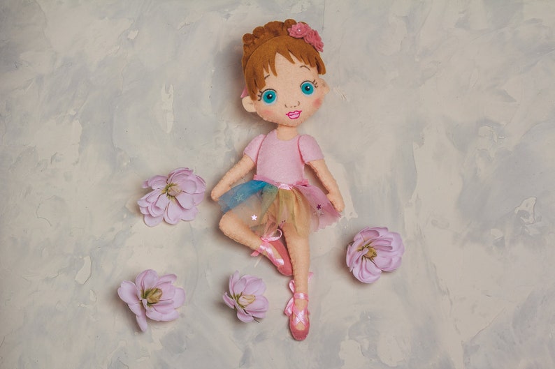 Décoration de gâteau ballerine en feutre pour fille, poupée en feutre pour décoration de chambre d'enfant, cadeau de shower de bébé, jouets suspendus, aimants pour enfants, gâteau d'anniversaire image 3