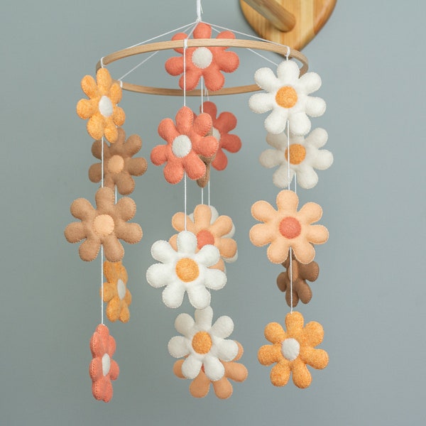 Crib mobile Felt flower mobile for crib Daisy nursery Baby mobile Baby shower gift for newborn Hanging felt minimalist baby mobile