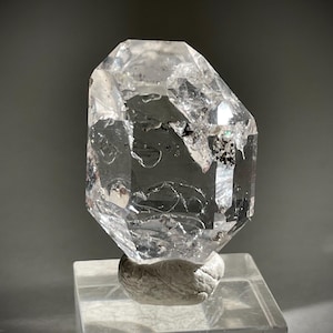 High Grade, Ultra Clear Herkimer Diamond Crystal with Glossy Reflective Lustre, Beautiful Diamond Form Herkimer Diamond, New York State, USA
