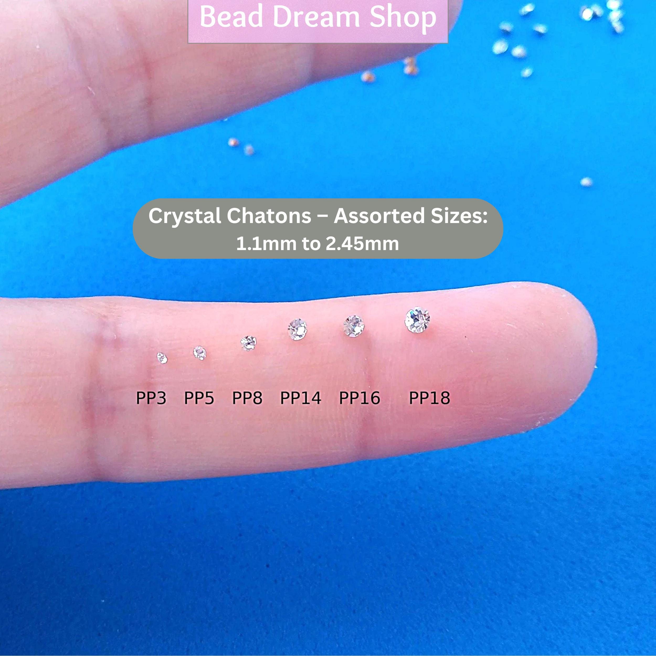 極小の透明クリスタルチャトン、1 mm から 2.45 mm までの各種サイズ