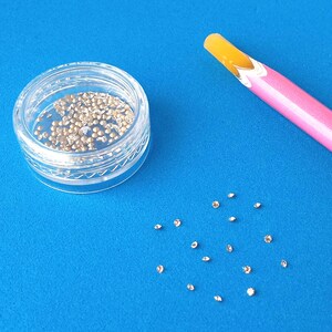 Winzige Kristalle, Set mit spitzen Strasssteinen, Swarovski Kristalle, DIY Bastelset, kleine Strasssteine