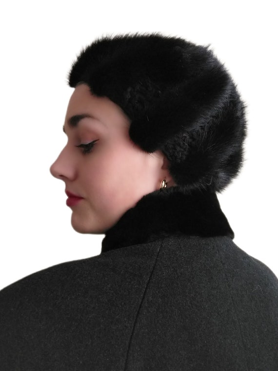 Vintage 30s / 40s Black Fur Crocheted Cloche or B… - image 1
