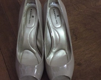 New Women’s Bandolino Supermodel Perp-Toe Pump