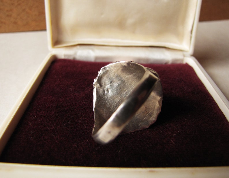 1970s bohemian rockstar jewelry incredible tribal white metal wide band ring size 10 11 grey agate statement ring