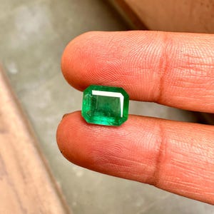 Vivid Green Zambian Emerald Cut Gemstone: 4.86 Carats