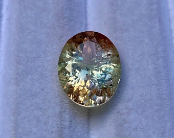 Piedra preciosa de turmalina verde de 7,42 quilates: corte esmeralda brasileño