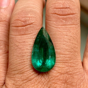 Natürlicher Smaragd 12,66 Karat Tropfenform Edelstein 23x12mm Edelstein für die Schmuckherstellung