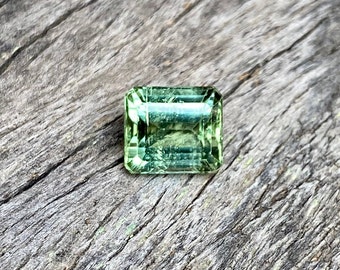 Turmalina verde menta de talla esmeralda: piedra preciosa suelta de 5,90 quilates