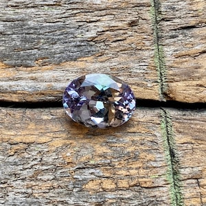 Natural Unheated Tanzanite , 2.91 Cartas , Oval Cut , 10.1X7.7 MM , Bio Color Tanzanite From Blue To Green