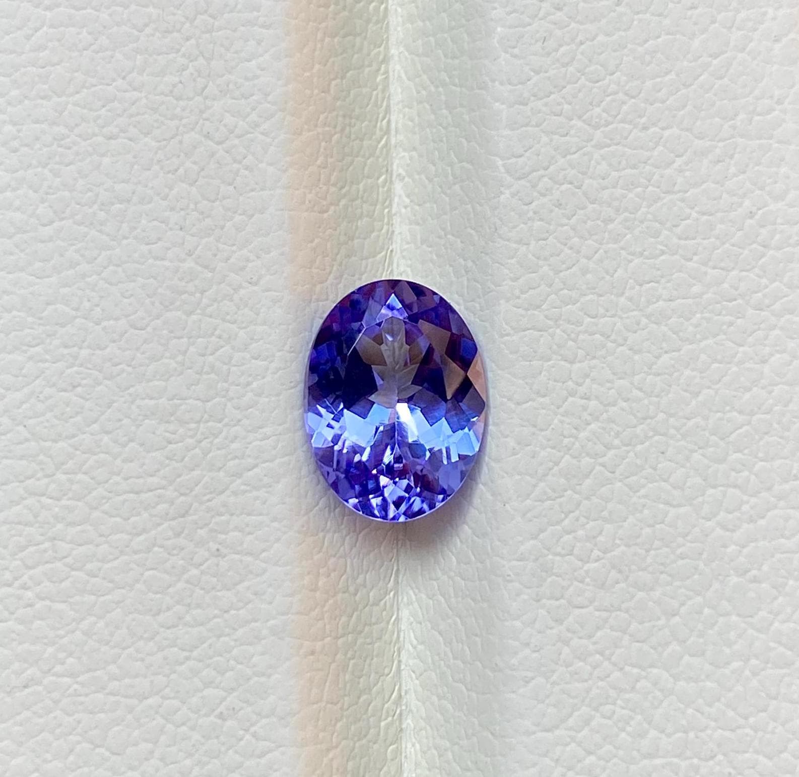 オーバルタンザナイト宝石：天然の深い青紫色の宝石（8.5x6.5 mm 