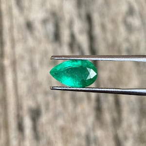 Emerald pear/pear cut emerald/2.56 Cartas /tear drop emerald/emerald cut/may birthstone/Zambian emerald pear/emerald crystal