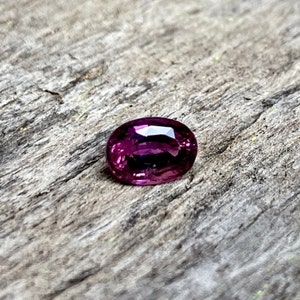 PINK SAPHIR, OVAL Rosa Saphir, Natürlicher Saphir, Moderner Einzigartiger Schliff 1.43 Karat Unbehandelter Rosa Saphir für die Schmuckherstellung von Frauen