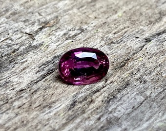 Zafiro rosa ovalado: piedra preciosa natural sin tratar de 1,43 quilates