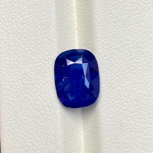 4.05 Carat Ceylon Blue Sapphire: Cushion Cut Gemstone